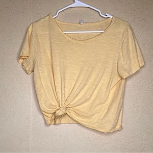 Sky And Sparrow Yellow Knotted Short Sleeve Crop Top